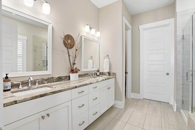 Building Photo - 2548 Josiah St