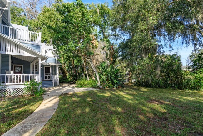 Building Photo - Mid term historic furnished rental