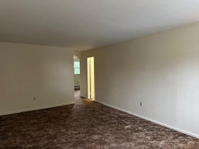 Building Photo - 696 Walborn Rd