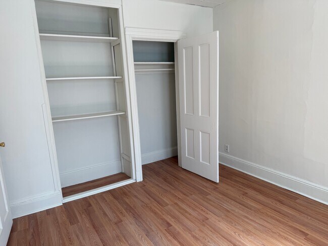 Building Photo - 1650 John St