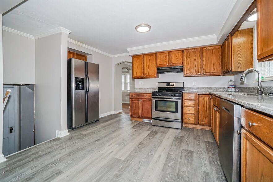 Building Photo - 651 Voelker Ave