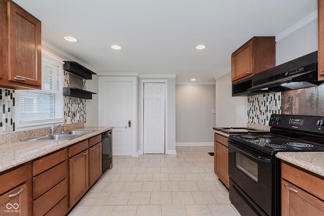 Building Photo - 6222 Kingsley Dr