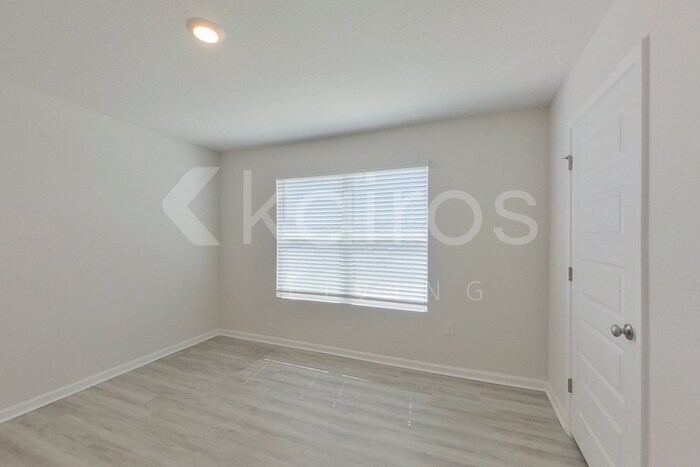 Building Photo - 321 Monarch Ln