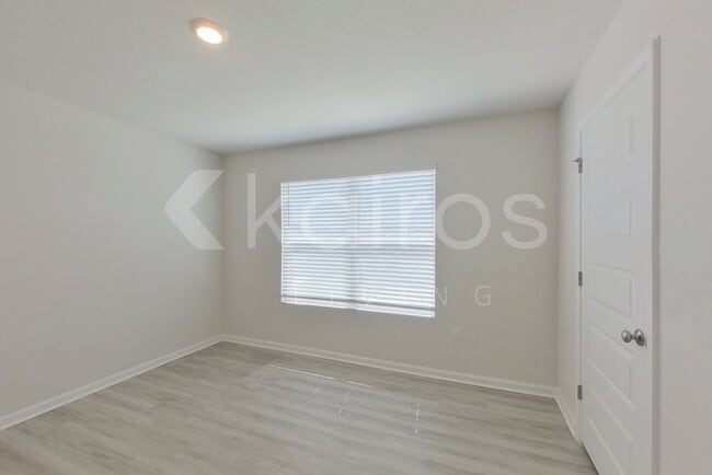 Building Photo - 321 Monarch Ln