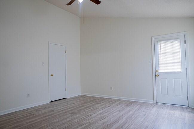 Building Photo - 4721 Waterfront Oak Dr