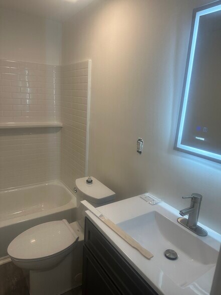 Building Photo - 76 Benham St