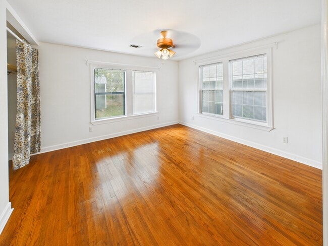 Building Photo - 1206 E 30th St