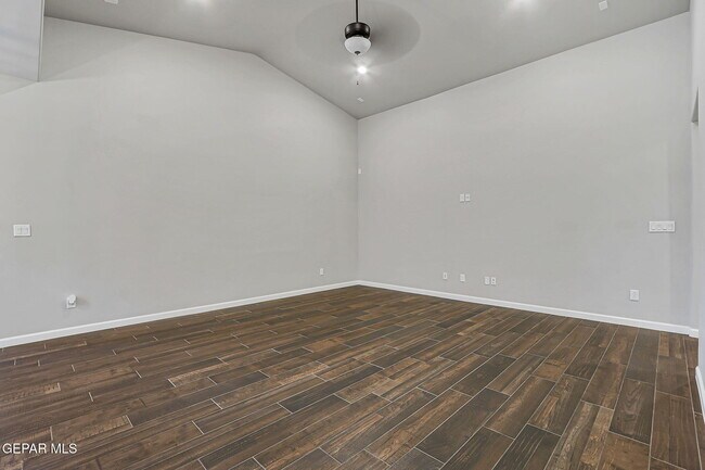 Building Photo - 6061 Cinnamon Pk St