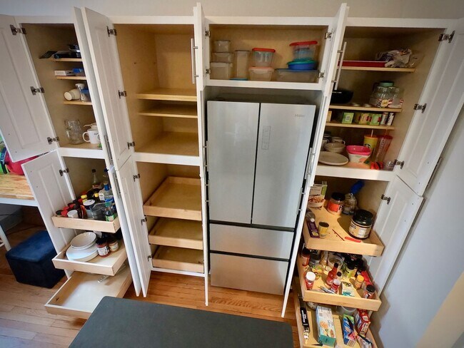 Building Photo - 5444 Claybourne St