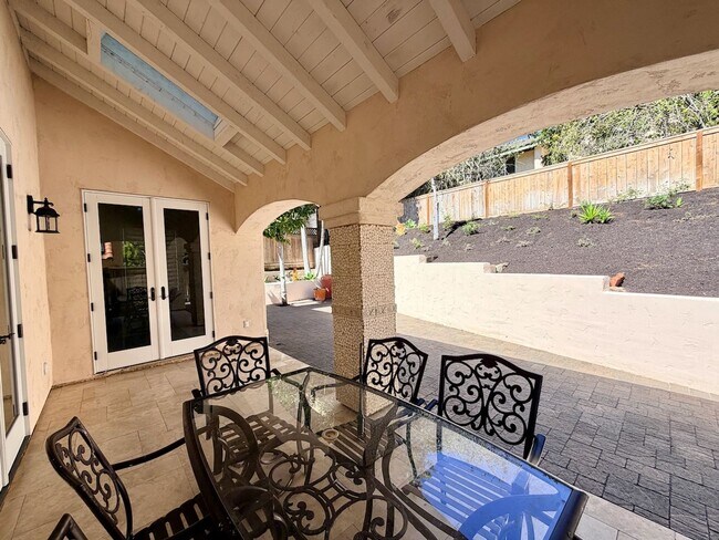Building Photo - For Rent Available Now - Furnished House 3+BR 2.5Ba in Del Mar, charming furnished home in the hi...