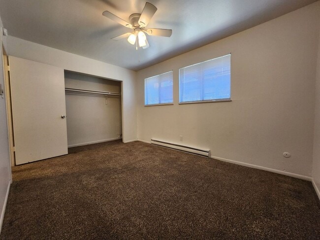 Building Photo - 677 E Clarion Dr