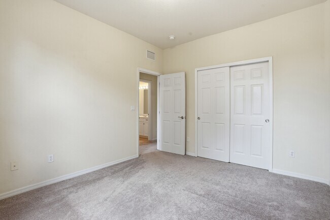 Building Photo - 12854 Carrington Cir