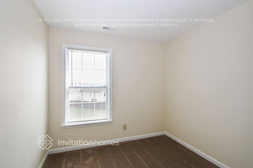 Building Photo - 329 Zander Woods Ct