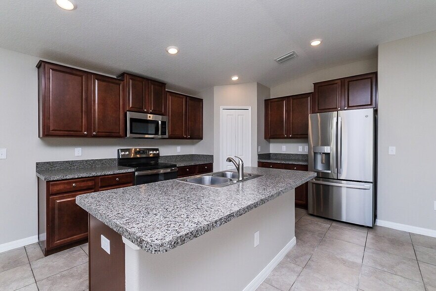 Building Photo - 1758 Broad Winged Hawk Dr