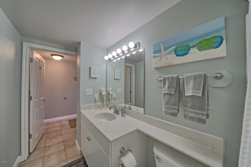 Building Photo - 9900 S Thomas Dr