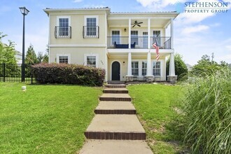 Building Photo - Deeded Boat Slip Comes with Home in Gated ...