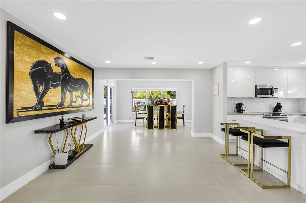 Building Photo - 1104 N 13th Ter