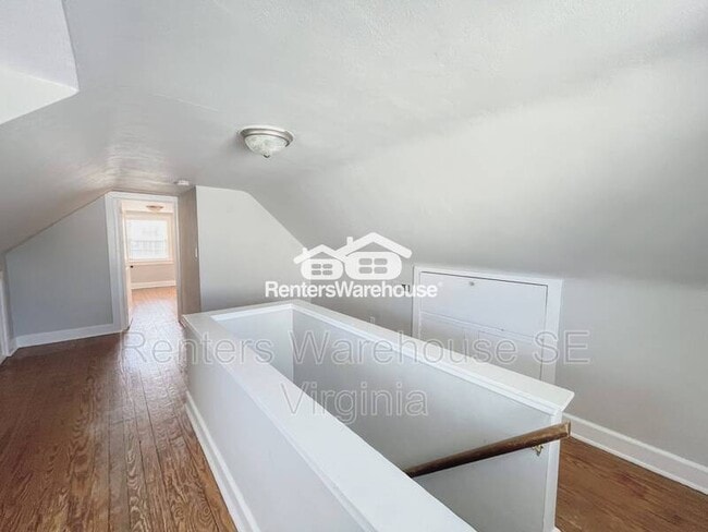 Building Photo - 459 Algonquin Rd