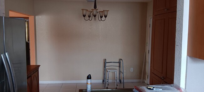 Building Photo - 4950 E 1st Ave