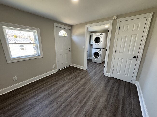 Building Photo - 122 N Vine St