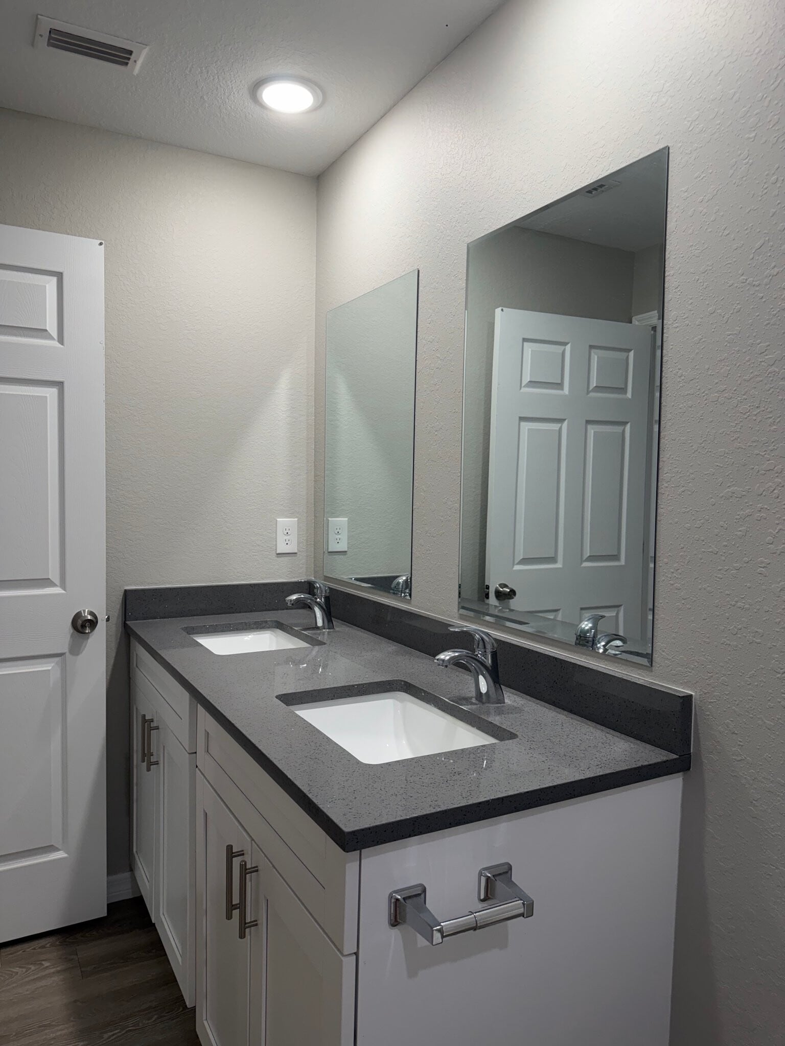 Building Photo - 6054 N Moss Cir