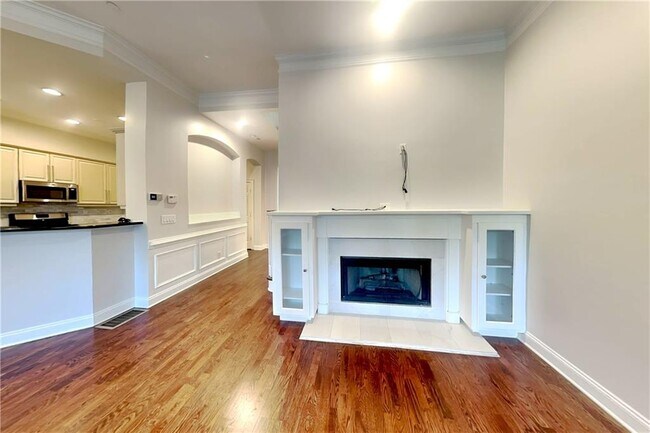 Building Photo - 3008 Montclair Cir SE