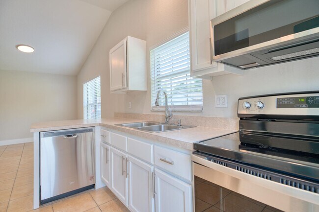 Interior Photo - The Piquette Apartments | 3 Bedroom Apartm...