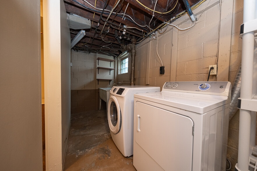 Building Photo - 445 Jenne Dr