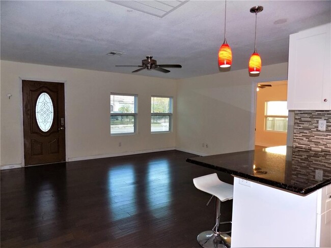 Building Photo - 3130 W Euclid Ave