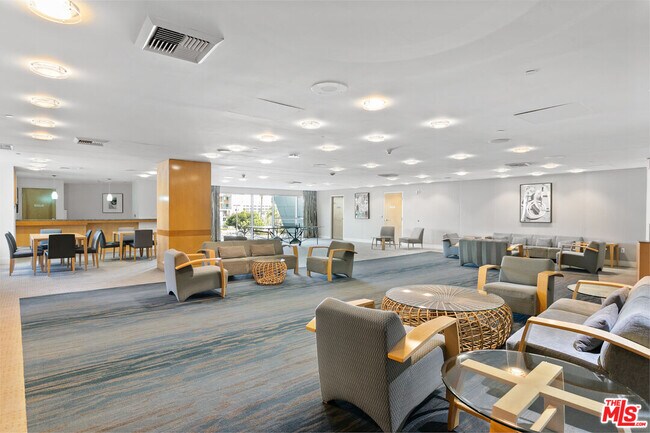 Building Photo - 13600 Marina Pointe Dr