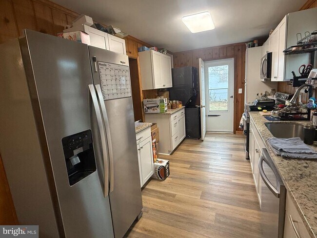 Building Photo - 312 Woodford St