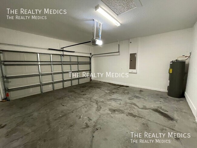 Building Photo - 279 Elm Ct