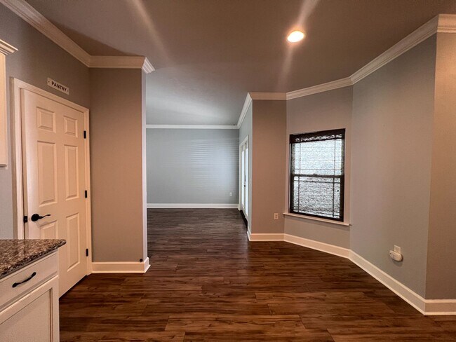 Building Photo - 3BR/2.5BA Townhouse in Sorrento - availabl...