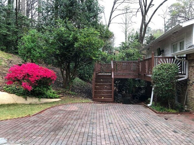 Building Photo - 2570 Northside Dr NW