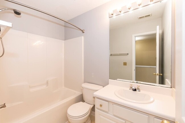 Building Photo - Beautifully Maintained Home!