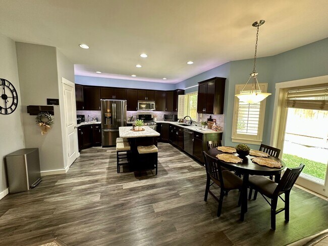 Building Photo - Charming 6 beds 2.5 bath house in Bothell!