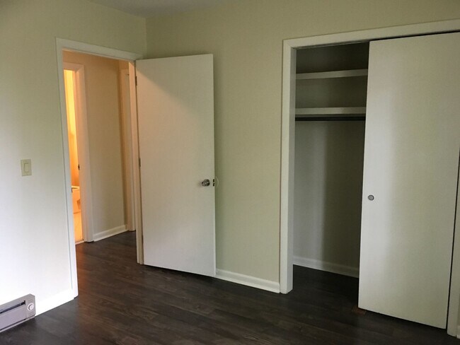 Building Photo - Location, Location, Location! 2-Bedroom Condo Near Vanderbilt