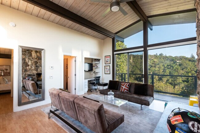 Building Photo - 17389 Mallard Dr