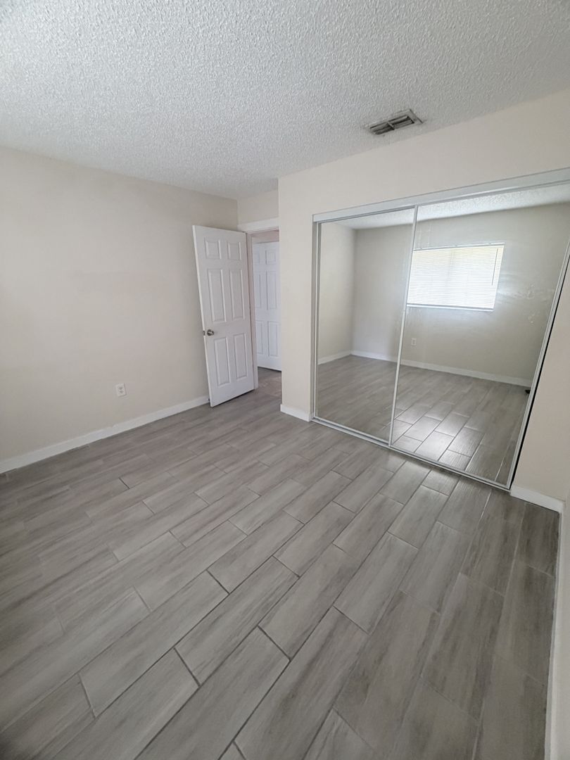 Building Photo - 5004 Chiquita Blvd S