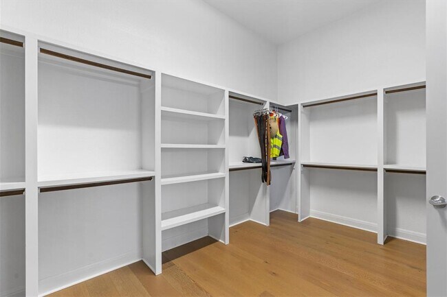 Building Photo - 16516 Leopold Trail