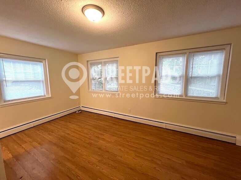 Building Photo - 2018 Commonwealth Avenue