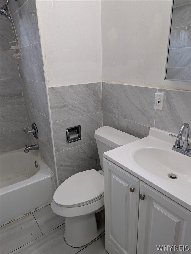 Building Photo - 48 Thomas St