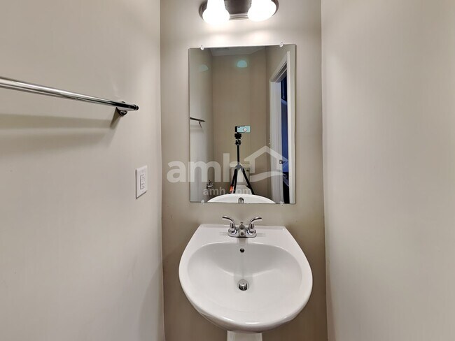 Building Photo - 804 Commerce Trl