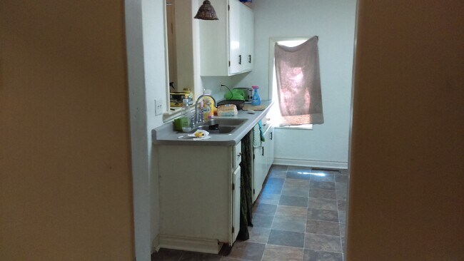 kitchen from living room - 1014 N University Dr