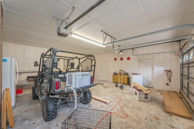 Building Photo - 803 Ingle Rd