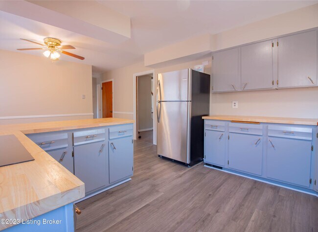 Building Photo - 3311 Dogwood Dr