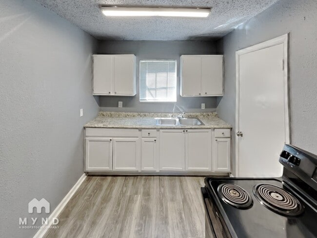 Building Photo - 1805 Trenton Dr