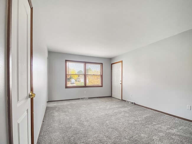 Building Photo - 5969 Crestmoor Dr SE