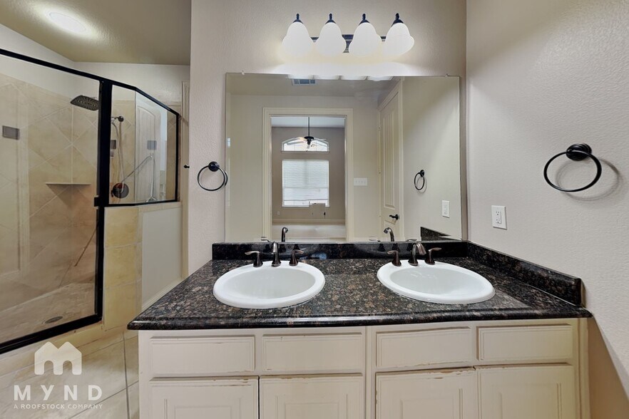 Building Photo - 2204 Apollonia Ln