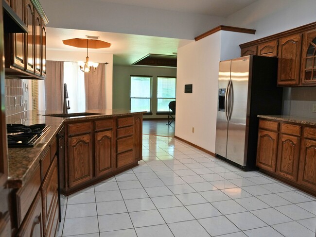 Building Photo - 3505 Crescent Ct